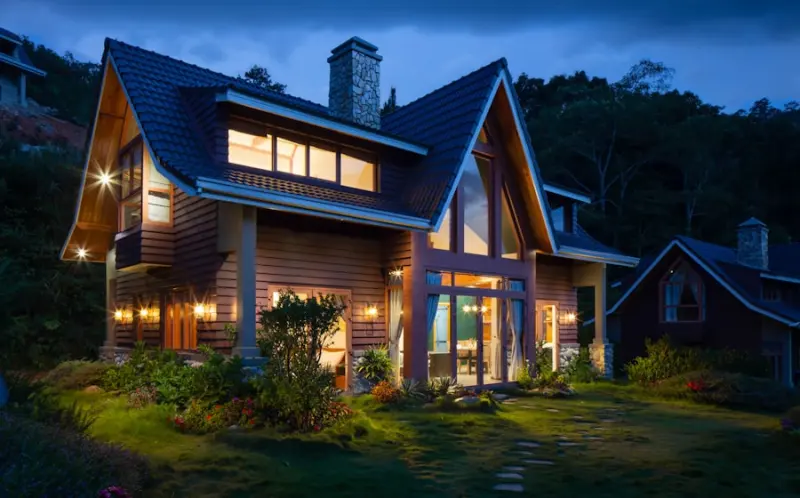 Maison individuelle au crépuscule